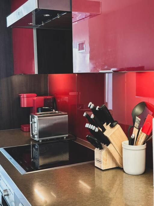 Elegant Suites - City Views, Lake View, Free Parking Toronto Exteriér fotografie