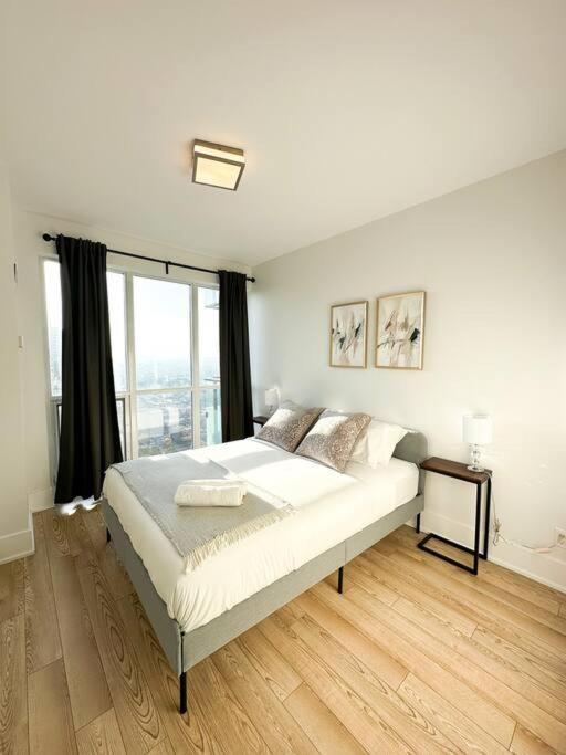 Elegant Suites - City Views, Lake View, Free Parking Toronto Exteriér fotografie