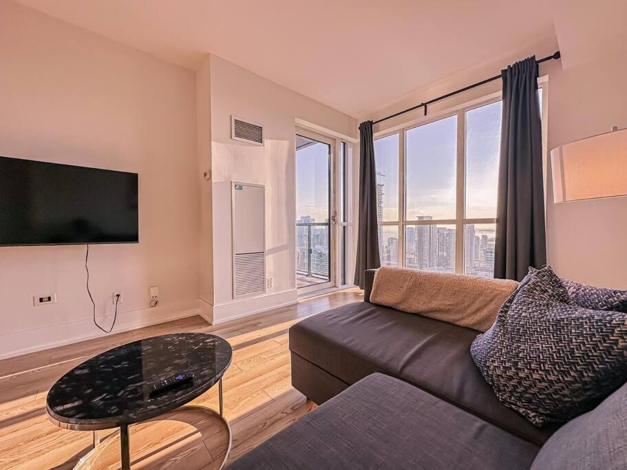Elegant Suites - City Views, Lake View, Free Parking Toronto Exteriér fotografie