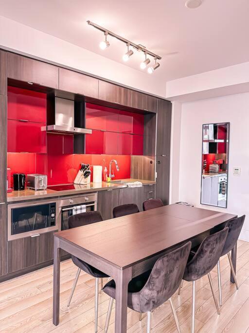 Elegant Suites - City Views, Lake View, Free Parking Toronto Exteriér fotografie